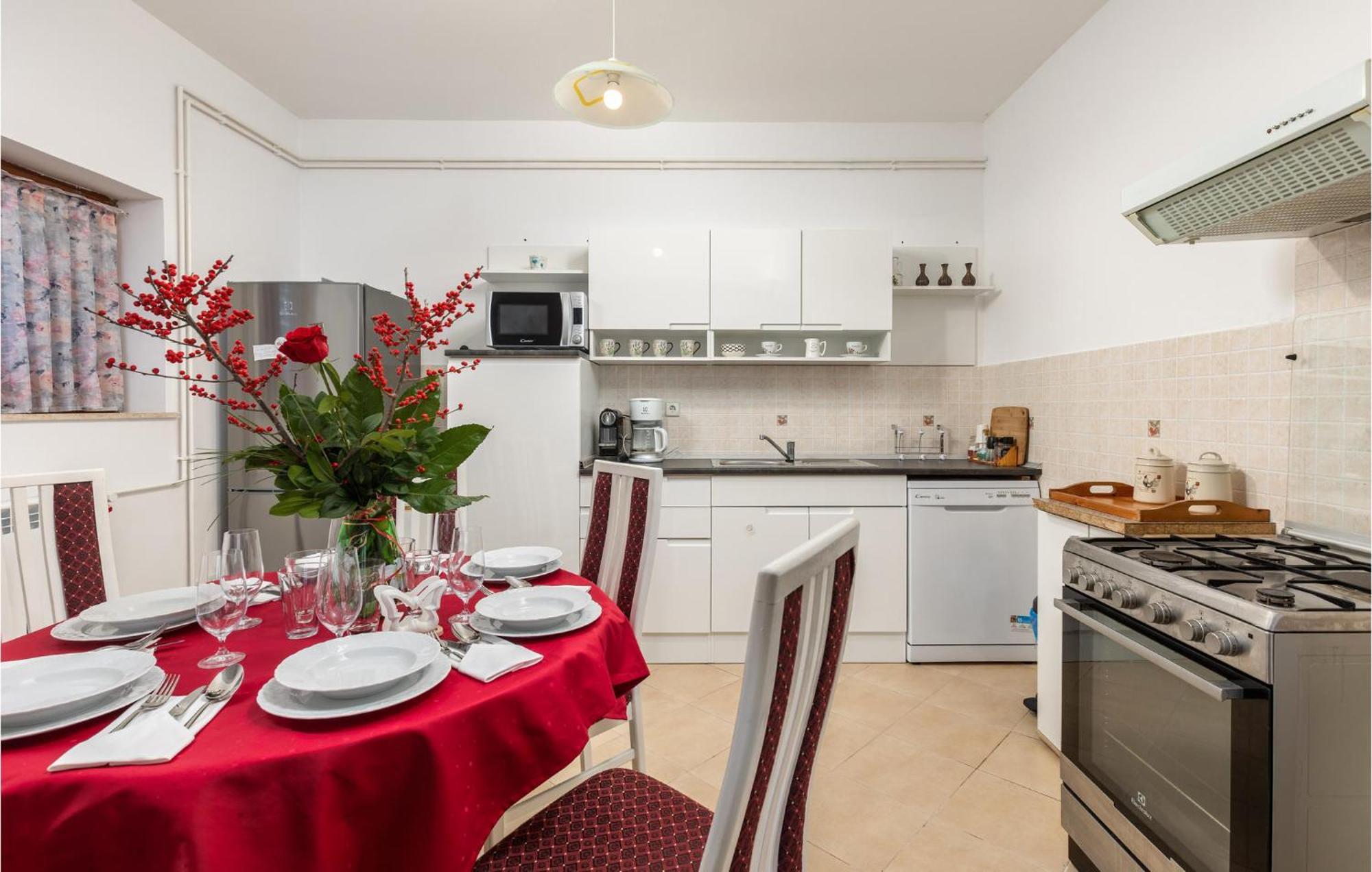 2 Bedroom Gorgeous Apartment In 코스트레나 외부 사진